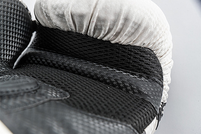 UFC PRO Performance Rush 12 Oz - белые